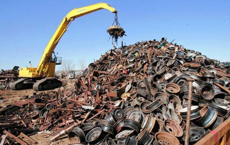 Thu gom và vận chuyển về kho bãi công ty Quang Tuấn
