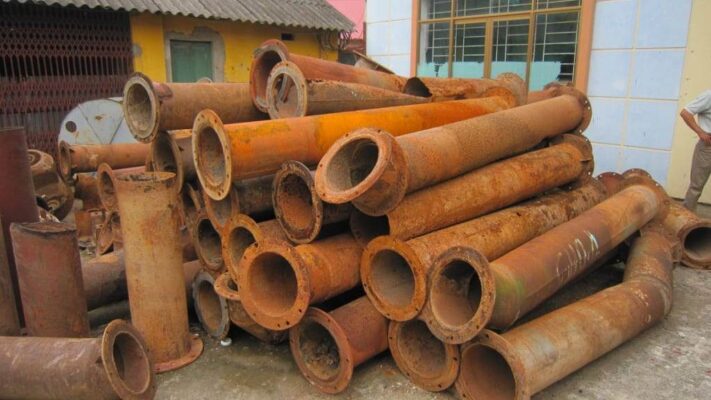 Sắt có thể tan được trong dung dịch nào?