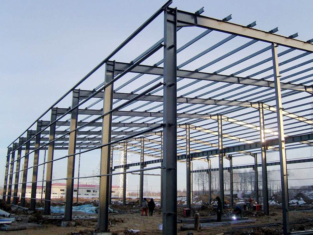 Khung sắt công trình – Tầm quan trọng, ứng dụng và giá trị tái chế