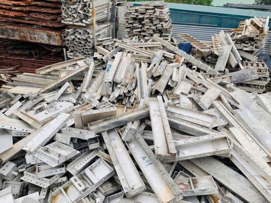 Săn phế liệu chứa kim loại quý – Cách biến đồ cũ thành lợi nhuận khủng 2025