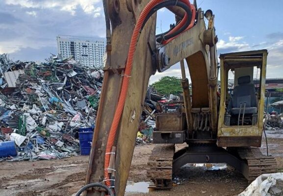 Thu mua phế liệu cần cẩu cũ giá cao