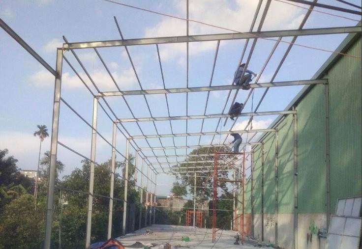 Lợi ích bất ngờ khi bán khung sắt mái tôn tháo bỏ