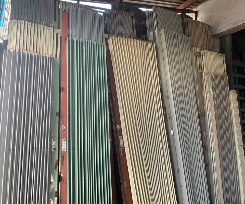 Thu mua cửa cuốn, cửa kéo sắt cũ giá cao
