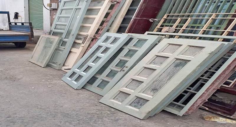 Những lý do bạn nên bán cửa sắt cũ phế liệu thay vì để hư hỏng lãng phí
