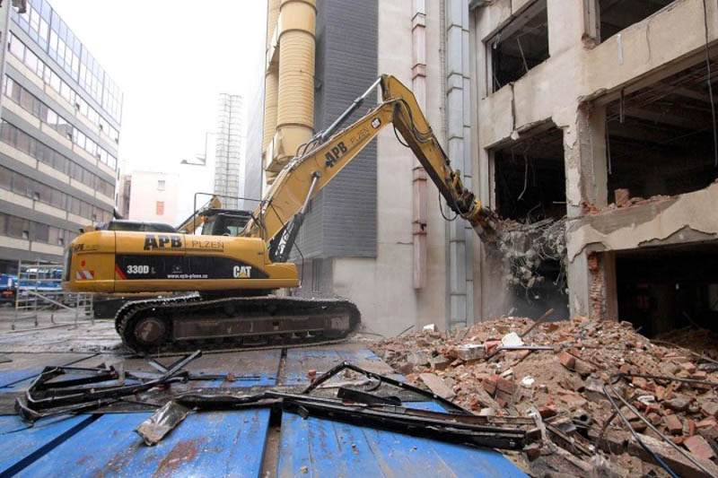 8 Lợi Ích Khi Bán Sắt Công Trình Phá Dỡ Đúng Nơi Uy Tín