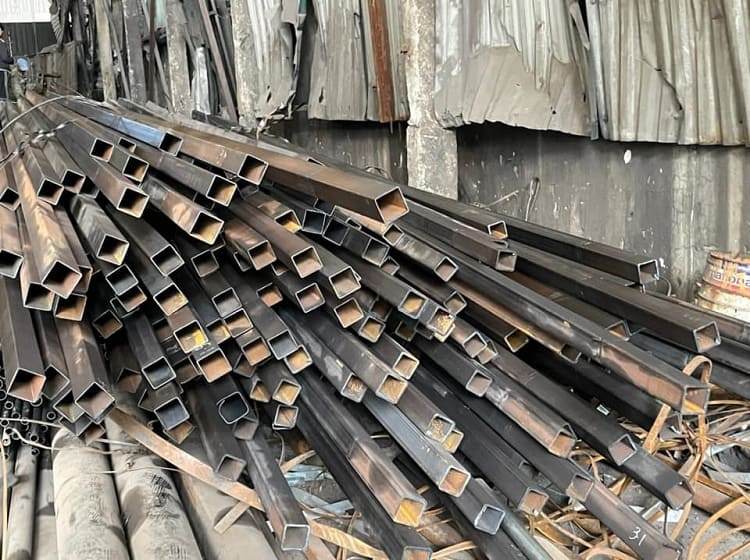 Thu mua sắt khung mái hiên giá cao