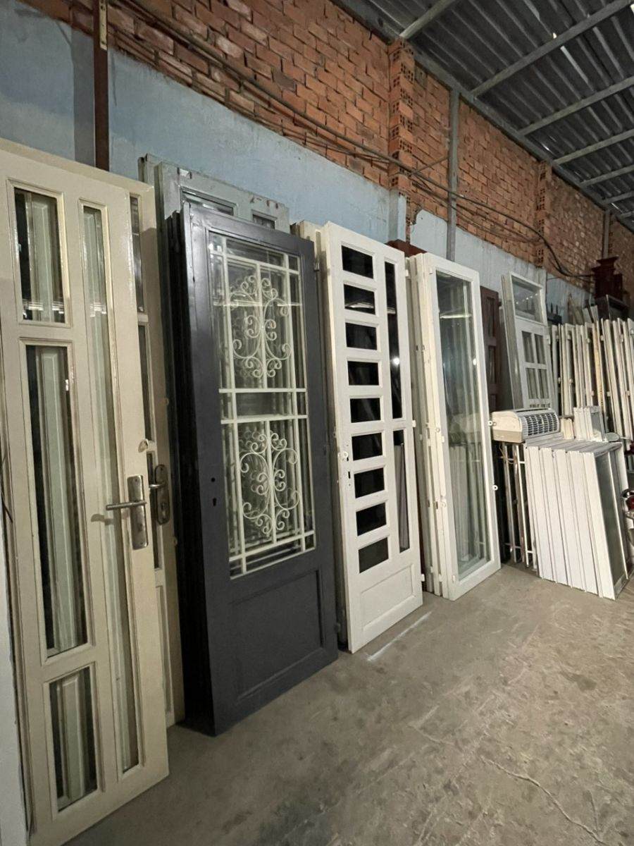 Những lý do bạn nên bán cửa sắt cũ phế liệu thay vì để hư hỏng lãng phí