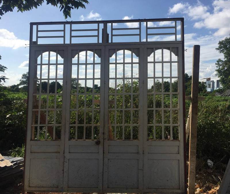 cửa sắt cũ thanh lý